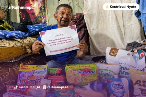 Artikel: Lansia Bertahan Hidup Dari Hasil Jual Tisu di Usia Senja