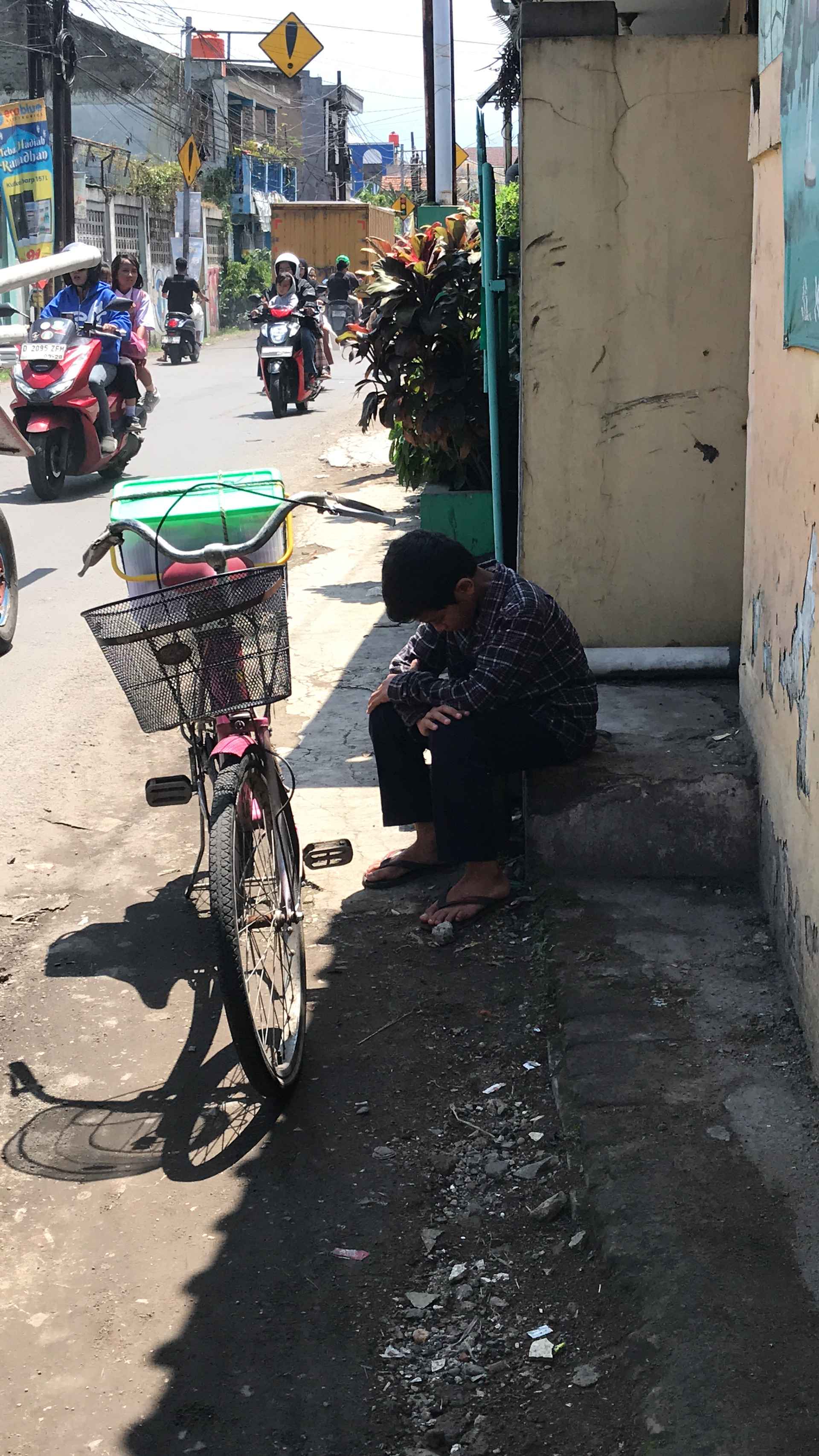 Terancam Putus Sekolah Juang Bocah Bantu Ekonomi Keluarga