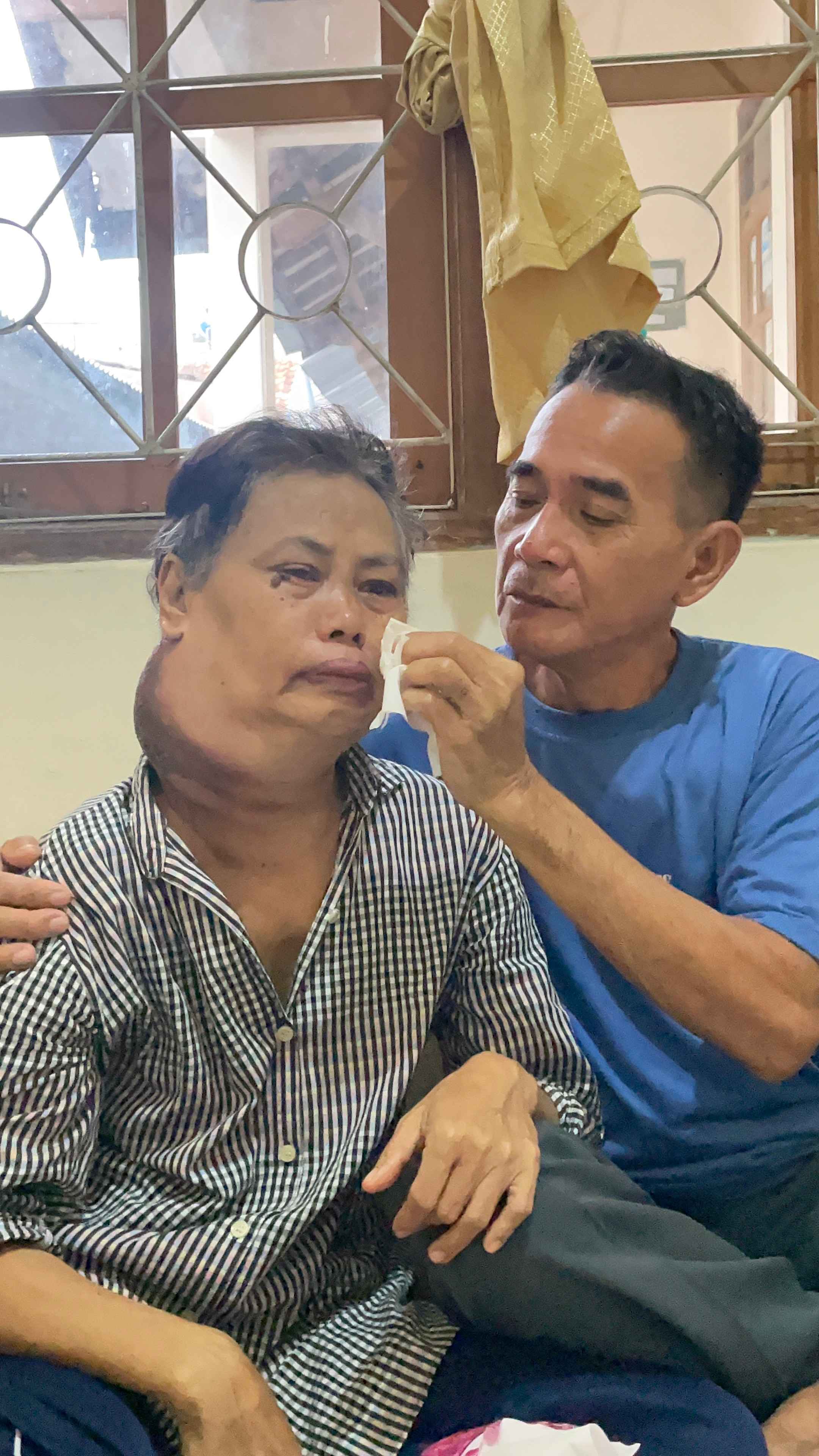 Perjuangan Pak Suganda Untuk Istrinya Bisa Berobat