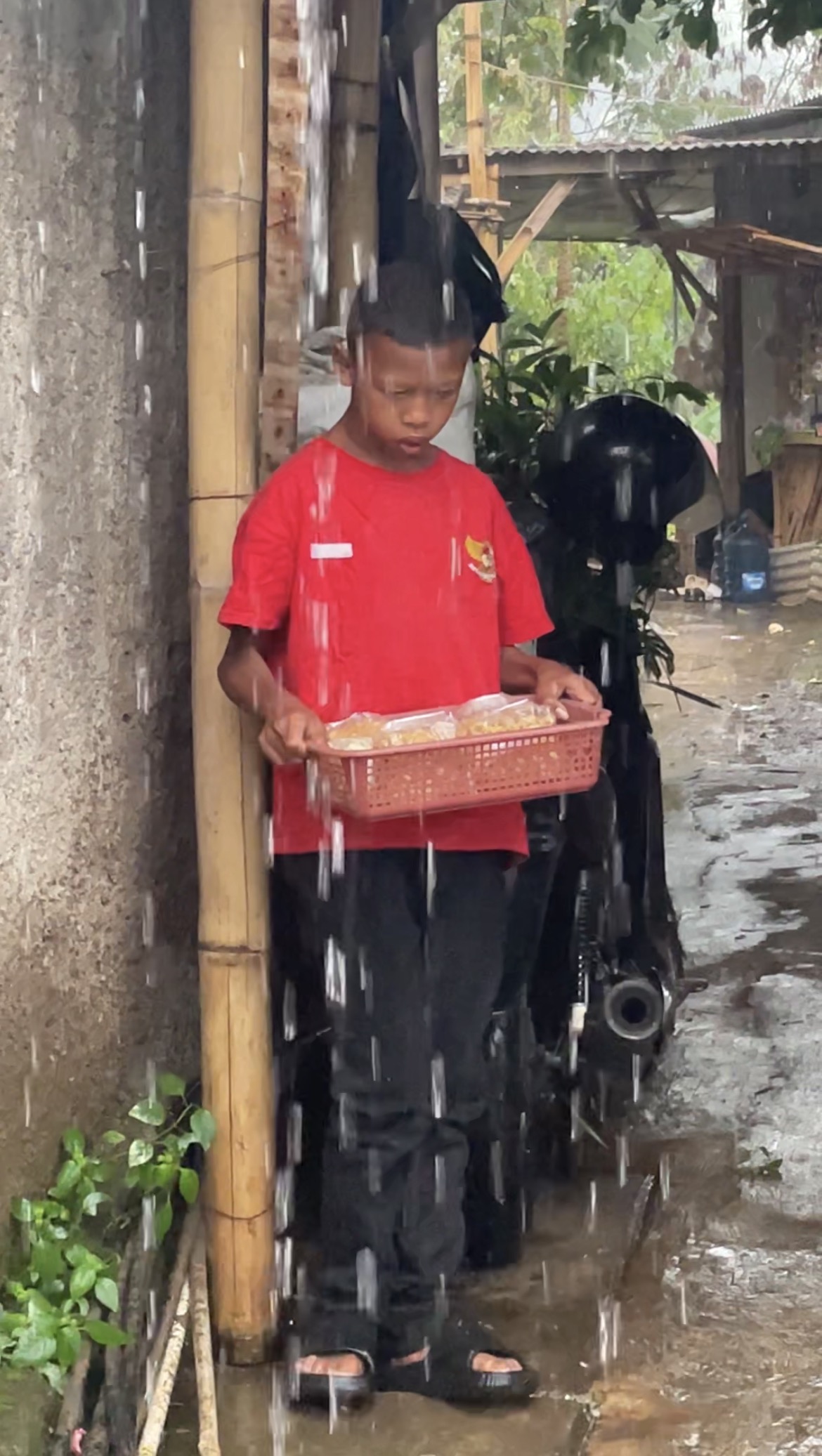 Bantu Dek Sendi Penjual Snack Keliling Untuk Bisa Sekolah