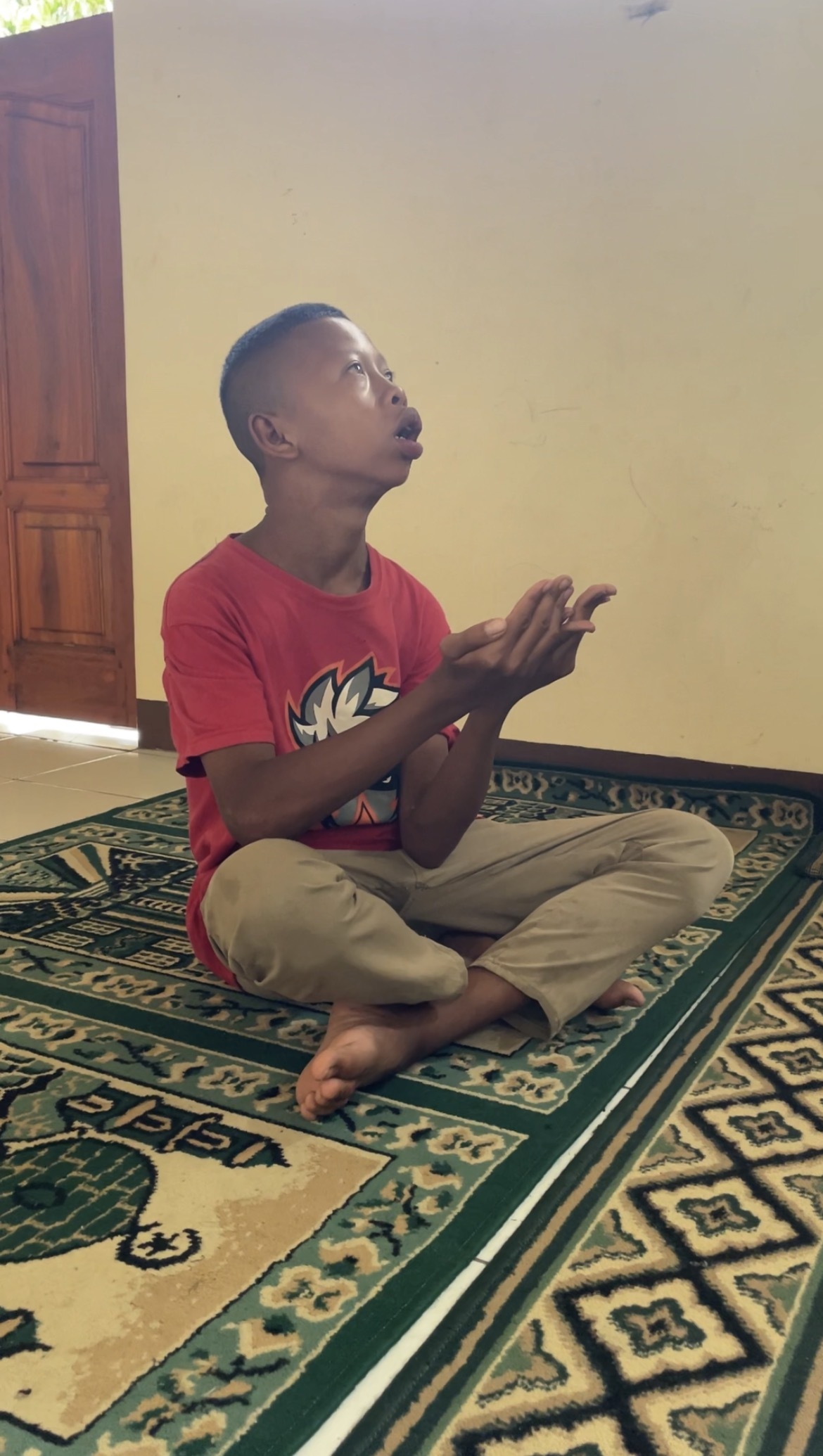 Bantu Dek Sendi Penjual Snack Keliling Untuk Bisa Sekolah
