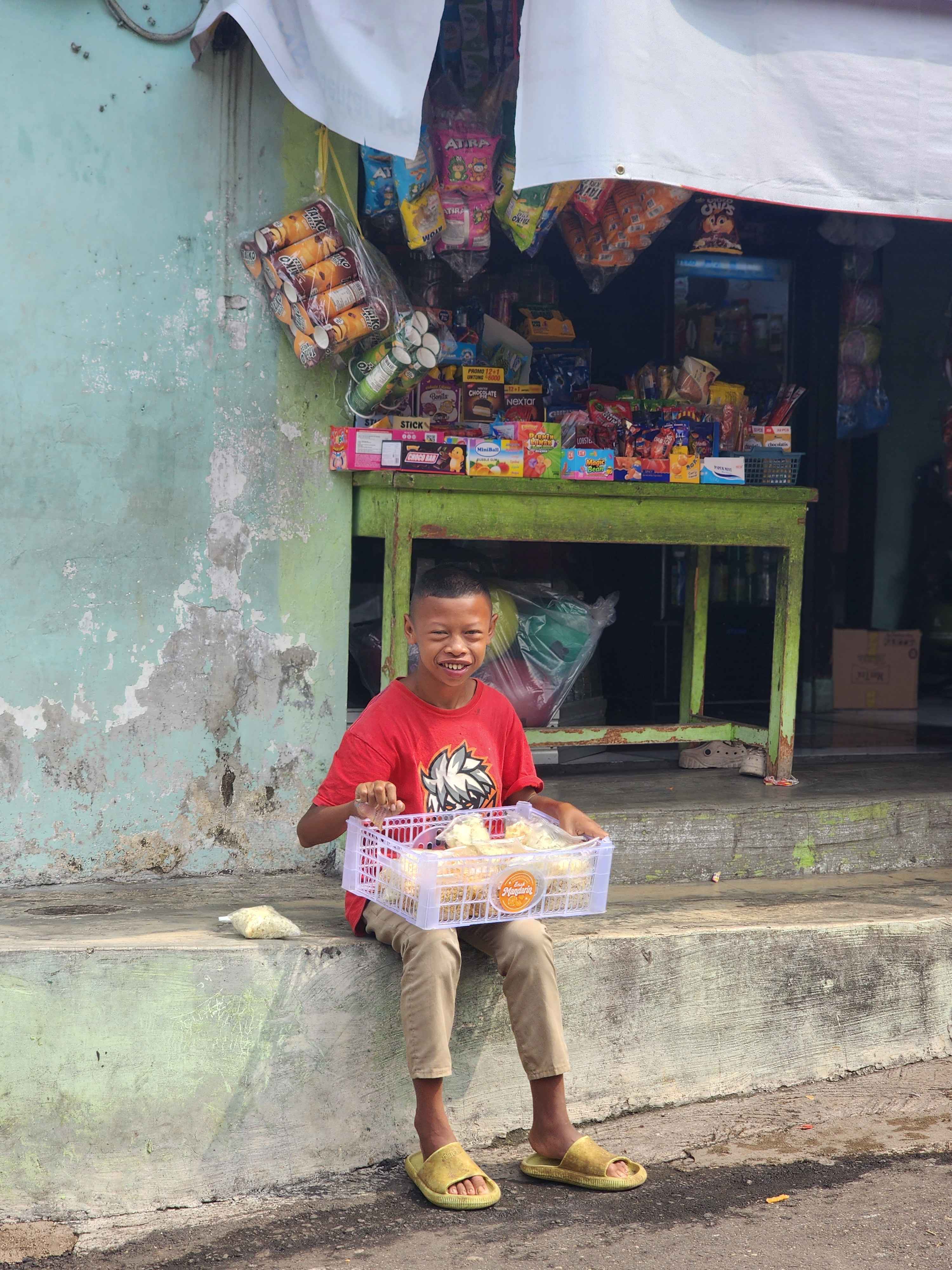 Bantu Dek Sendi Penjual Snack Keliling Untuk Bisa Sekolah