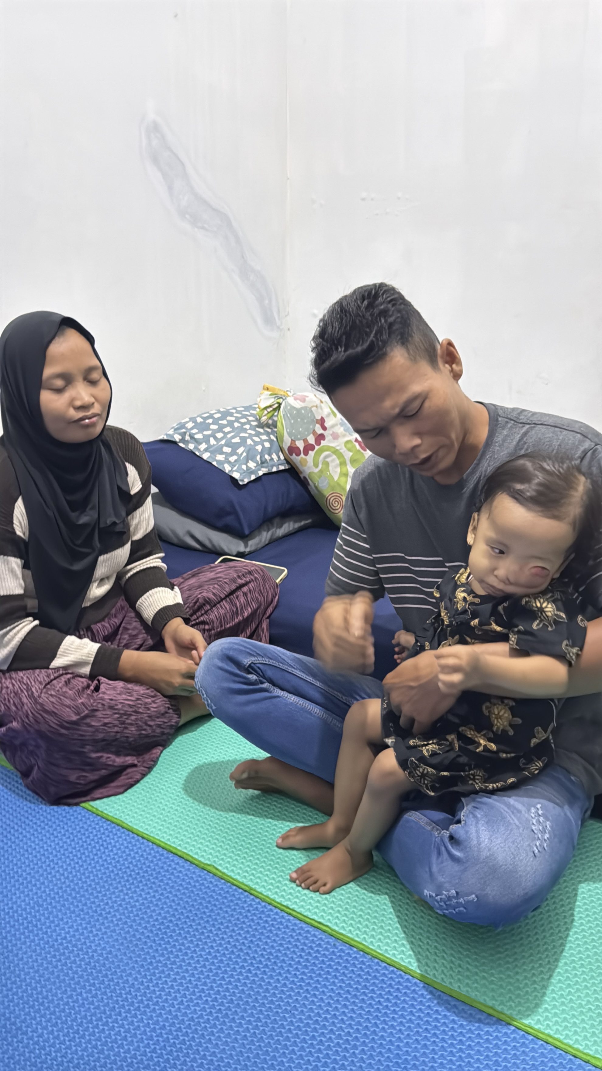 Tolong Anak Penjual Tisu Matanya Menonjol dan Tak Bisa Melihat