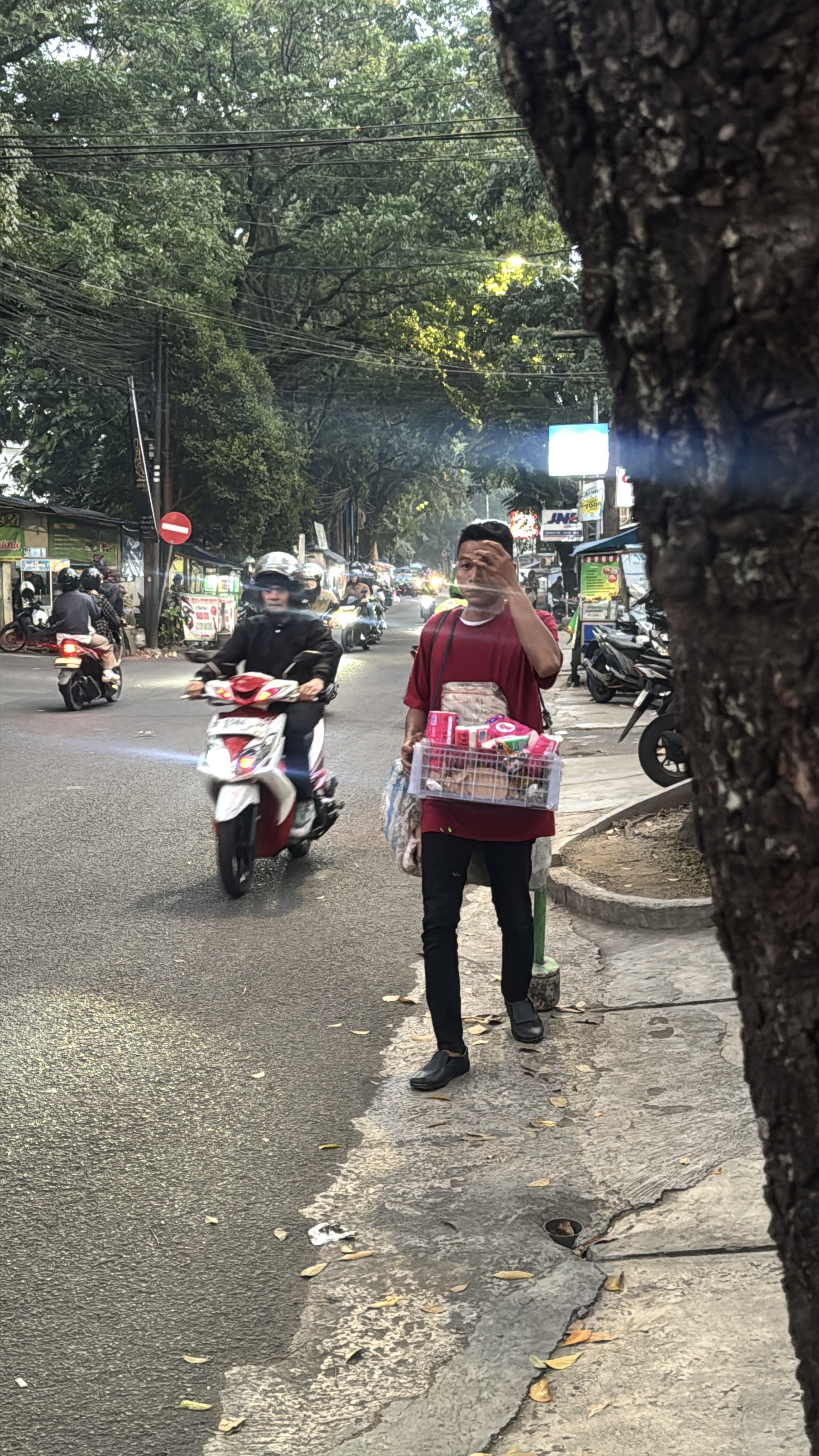 Tolong Anak Penjual Tisu Matanya Menonjol dan Tak Bisa Melihat